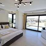 Luxury 4-bed With Private Pool And Jacuzzi Ovacık
