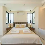 Luxury 4-bed With Private Pool And Jacuzzi *