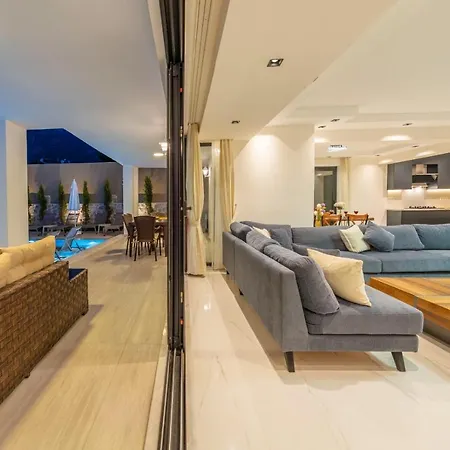 Luxury 4-bed With Private Pool And Jacuzzi فيلة Ovacık