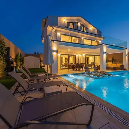 Luxury 4-bed With Private Pool And Jacuzzi * Ovacık