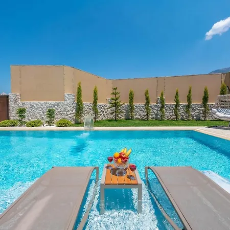 Luxury 4-bed With Private Pool And Jacuzzi فيلة Ovacık