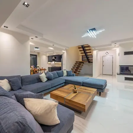 فيلة Luxury 4-bed With Private Pool And Jacuzzi *