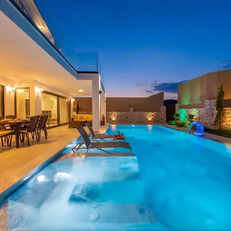 Luxury 4-bed With Private Pool And Jacuzzi * Ovacık