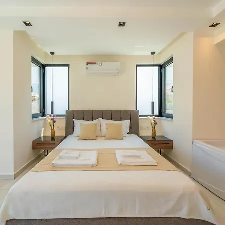 Luxury 4-bed With Private Pool And Jacuzzi *