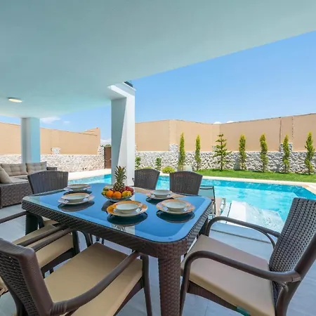 فيلة Luxury 4-bed With Private Pool And Jacuzzi