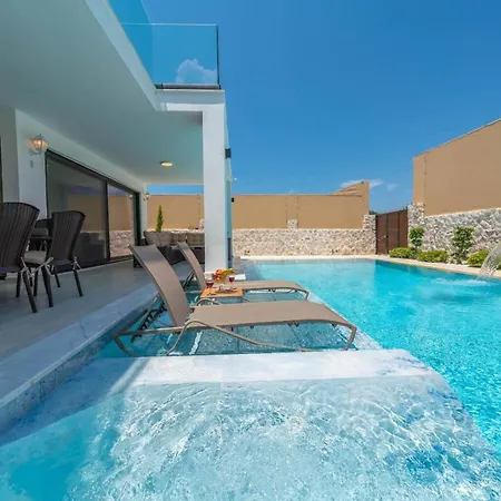 فيلة Luxury 4-bed With Private Pool And Jacuzzi