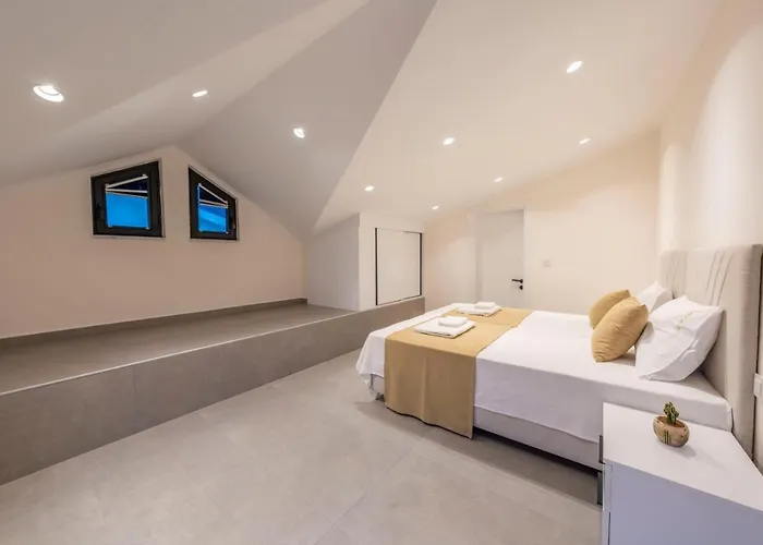 Luxury 4-bed With Private Pool And Jacuzzi Vila