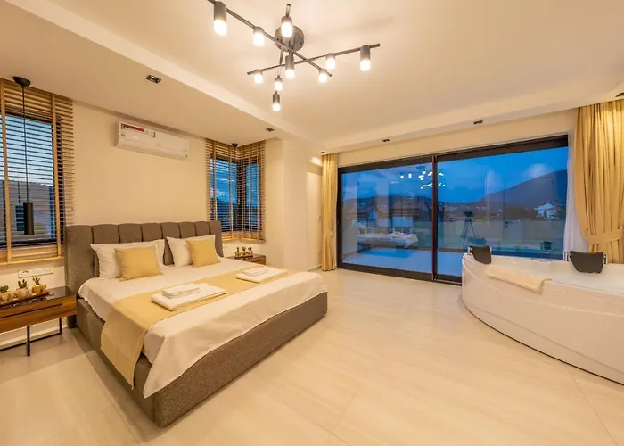 Luxury 4-bed With Private Pool And Jacuzzi Villa *