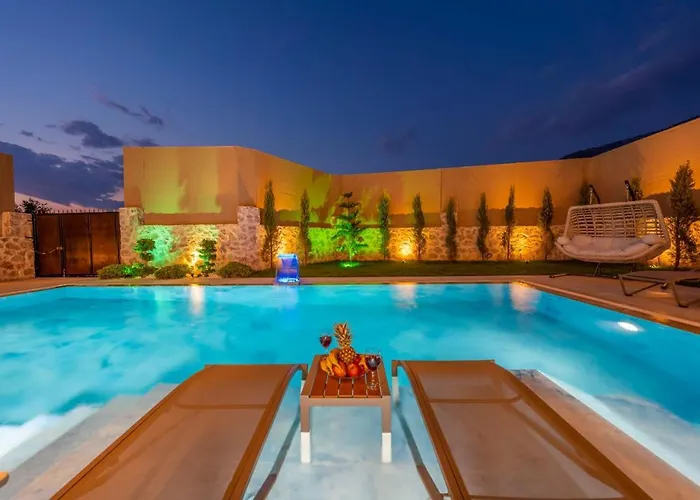 Luxury 4-bed With Private Pool And Jacuzzi Vila *