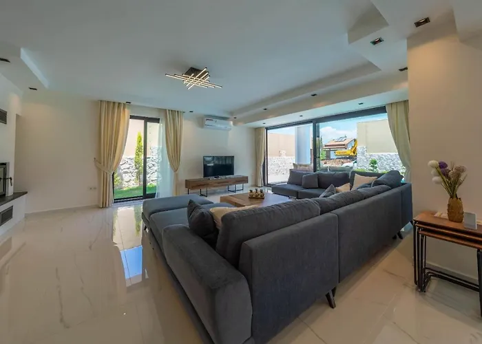 Luxury 4-bed With Private Pool And Jacuzzi Villa *