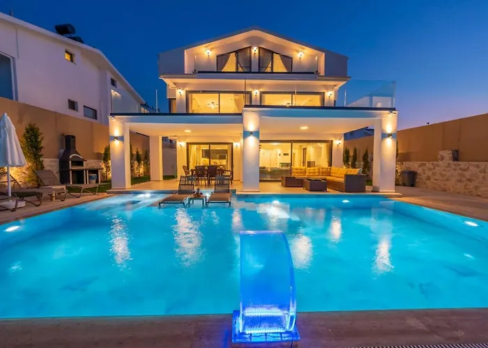 Luxury 4-bed With Private Pool And Jacuzzi *