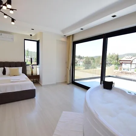 Luxury 4-bed With Private Pool And Jacuzzi Villa *