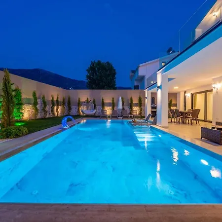 Luxury 4-bed With Private Pool And Jacuzzi Ovacik (Fethiye)