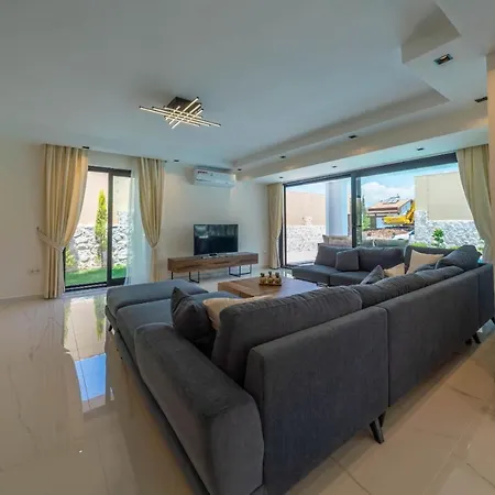 Luxury 4-bed With Private Pool And Jacuzzi Villa *
