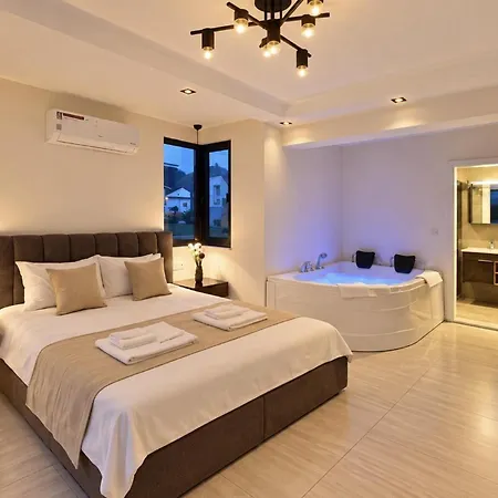 Villa Luxury 4-bed With Private Pool And Jacuzzi