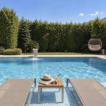 Luxury 4-bed With Private Pool And Jacuzzi *