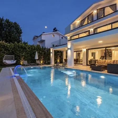 Luxury 4-bed With Private Pool And Jacuzzi Ovacık
