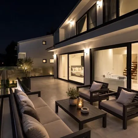 Luxury 4-bed With Private Pool And Jacuzzi Ovacık