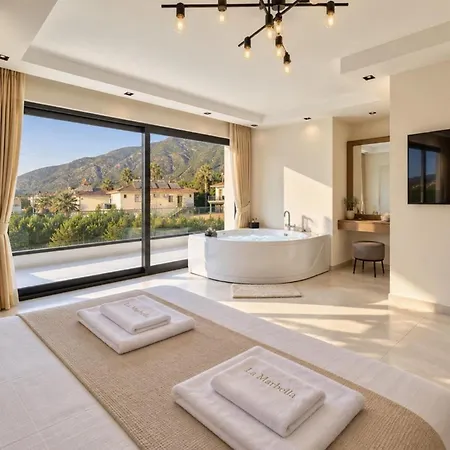Luxury 4-bed With Private Pool And Jacuzzi *