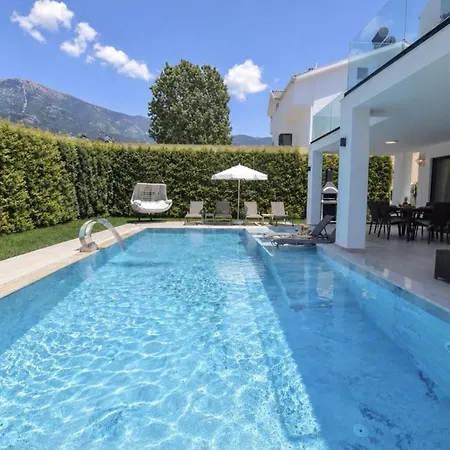 Luxury 4-bed With Private Pool And Jacuzzi Ovacık