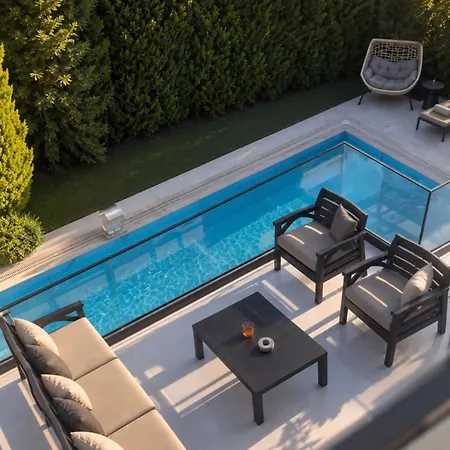 Luxury 4-bed With Private Pool And Jacuzzi Villa