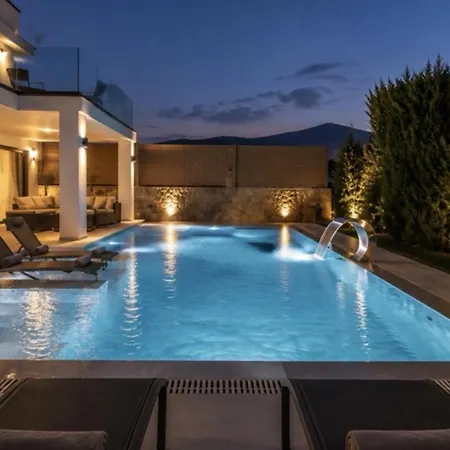 Villa Luxury 4-bed With Private Pool And Jacuzzi *