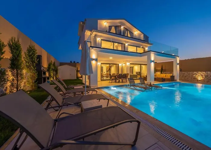 Luxury 4-bed With Private Pool And Jacuzzi * Ovacık