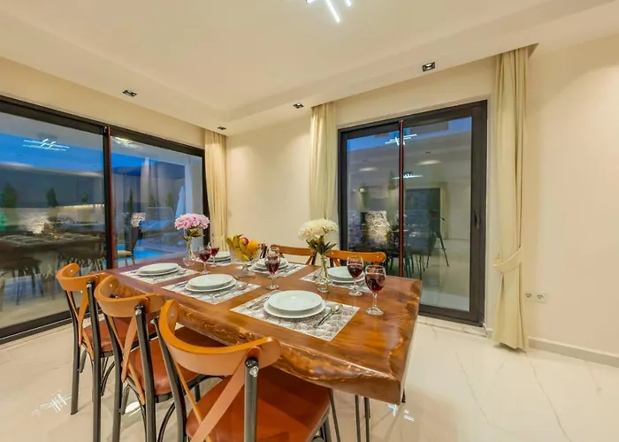 Luxury 4-bed With Private Pool And Jacuzzi Villa *